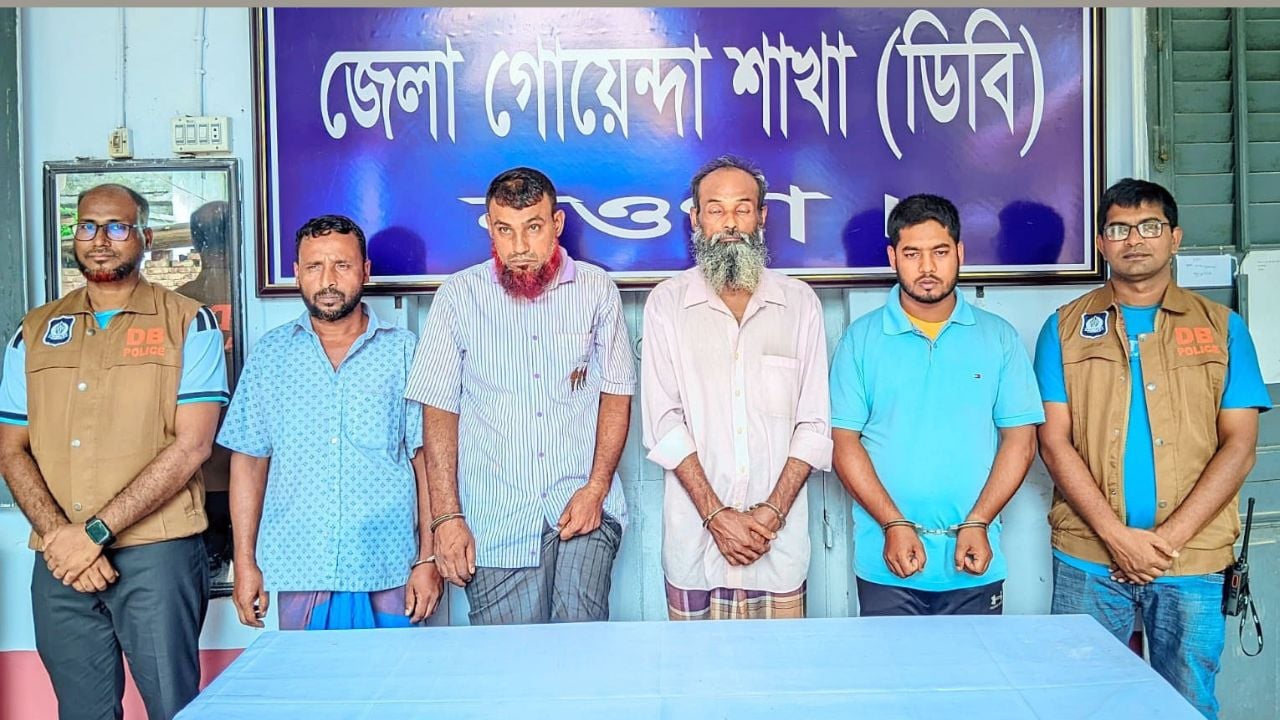 ডাবের ভেতর ঘুমের ওষুধ দিয়ে মালামাল হাতিয়ে নেওয়া  ৪ প্রতারক গ্রেপ্তার