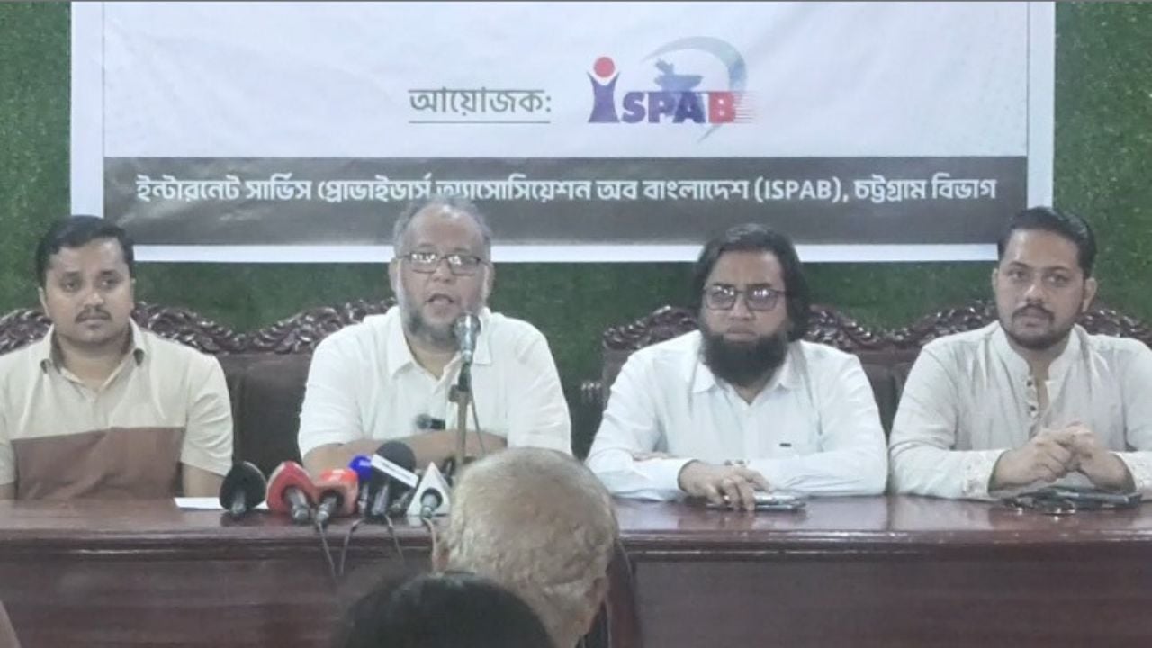 চাঁদাবাজদের কারণে দেশে ইন্টারনেট সেবা ব্যাহত হওয়ার ঝুঁকিতে