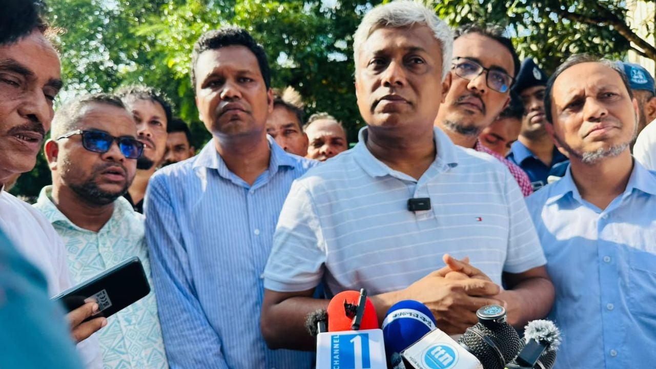 বন্যা-পরবর্তী পুনর্বাসনই সরকারের প্রধান লক্ষ্য