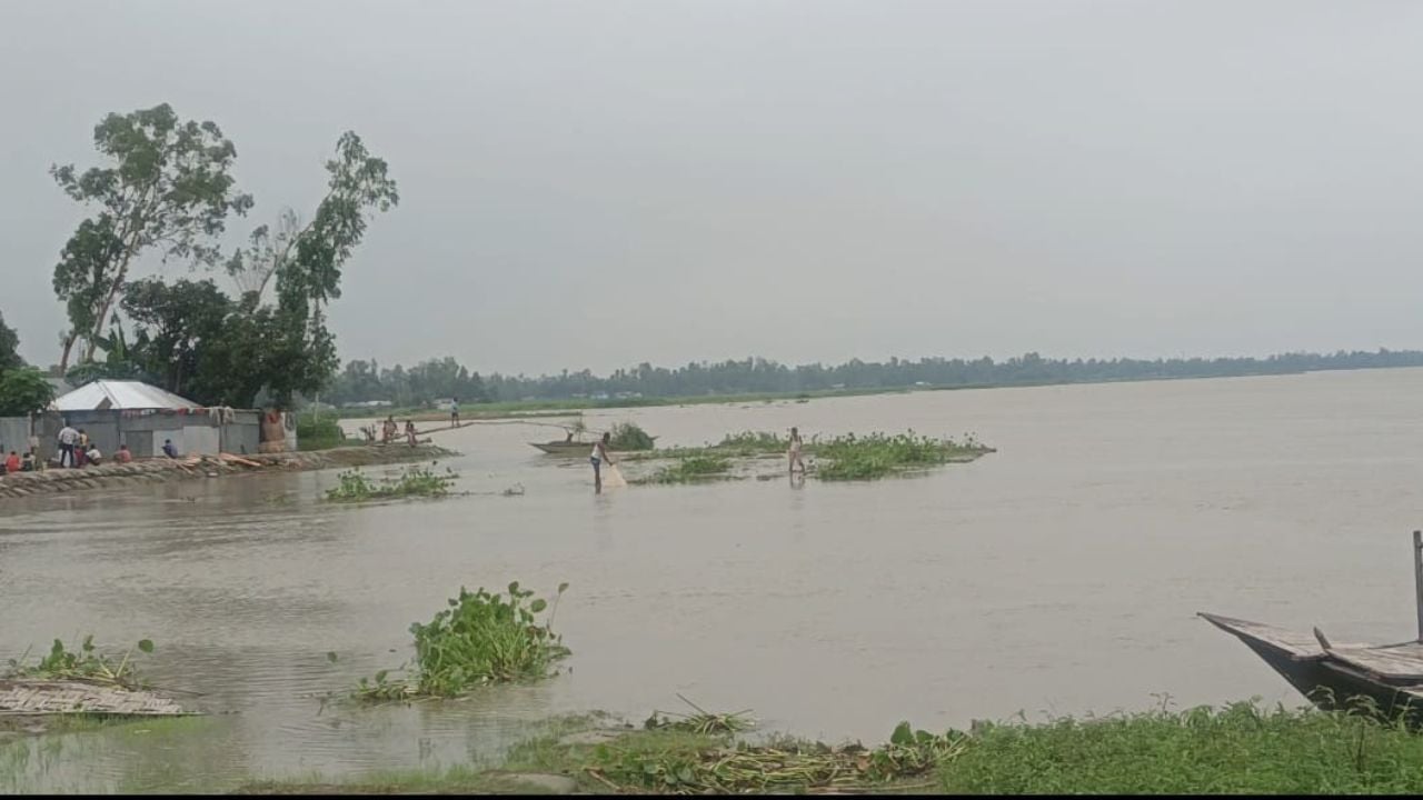 তিস্তার পানি কমলেও দুর্ভোগ কমেনি বানভাসী মানুষের