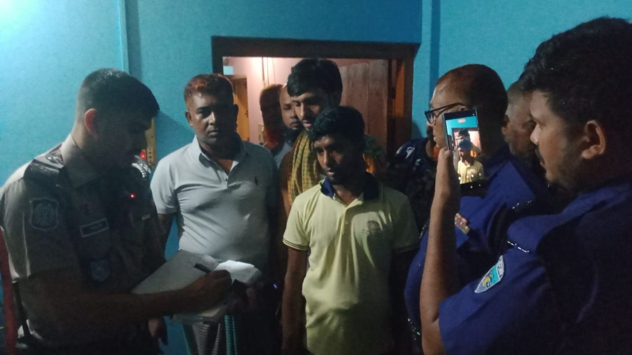 শাহরাস্তিতে গভীর রাতে ডাকাতির ঘটনায় গৃহবধূ নিহত, আহত আরেক গৃহবধূ