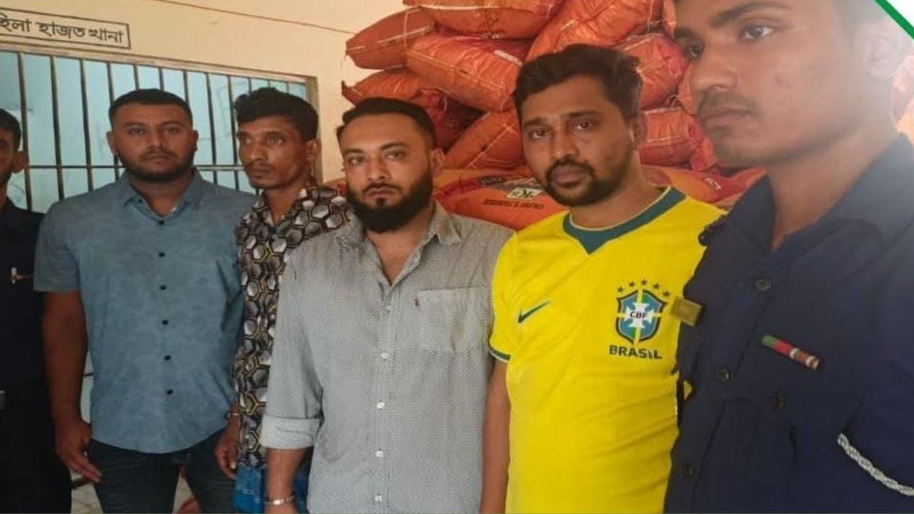 ‎বাহুবলে ট্রাকসহ কোটি টাকার ভারতীয় জিরা জব্দ, ৫ চোরাকারবারি আটক
