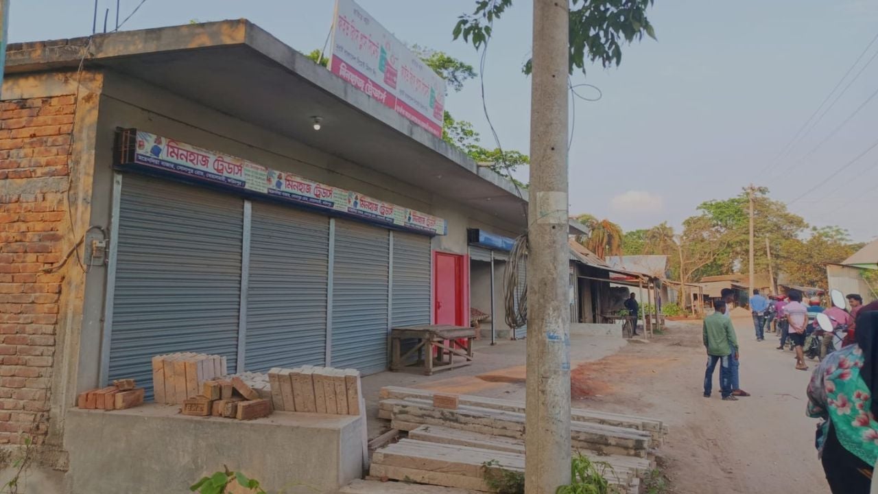 ফরিদপুরে সংঘর্ষের জেরে দুই মাস বন্ধ শতাধিক দোকান