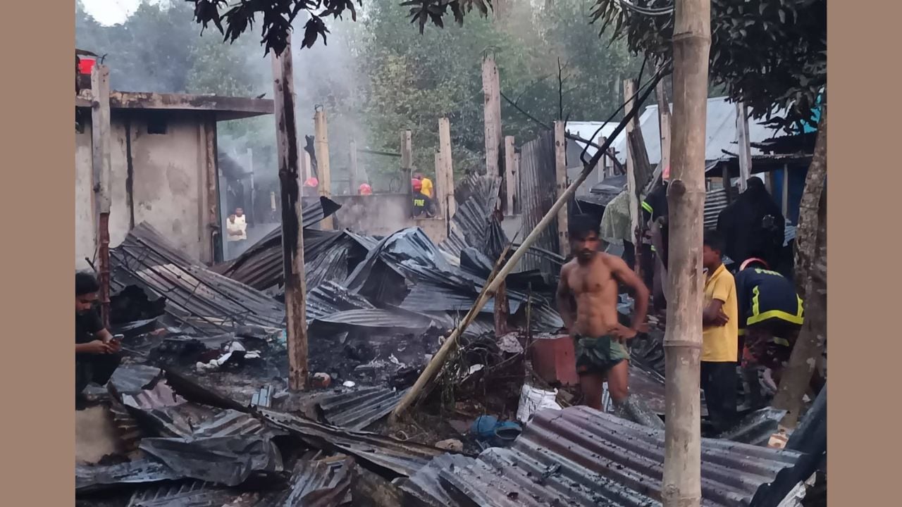 লালমাইয়ে অগ্নিকাণ্ডে ৩ বসতঘর ভস্মীভূত, ১০ লাখ টাকার ক্ষতি
