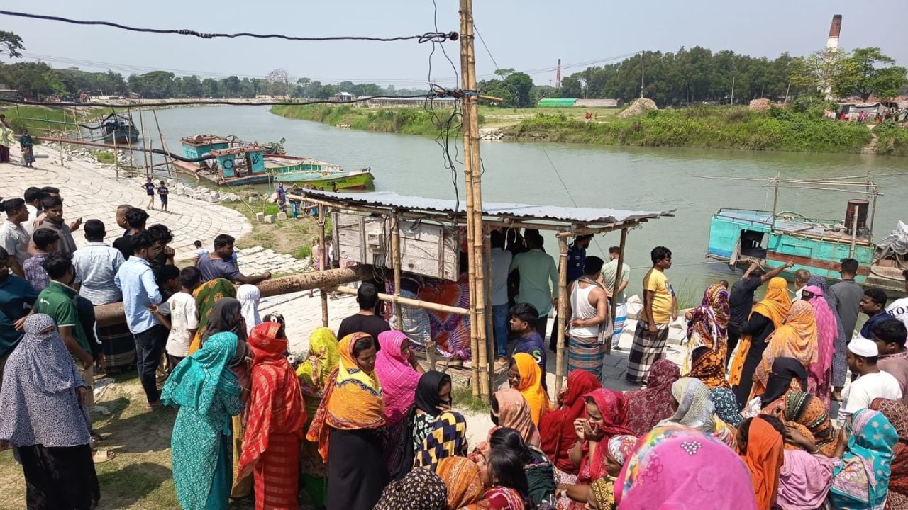 অরক্ষিত সেচ পাম্পে বোরখা পেঁচিয়ে নারীর মর্মান্তিক মৃত্যু