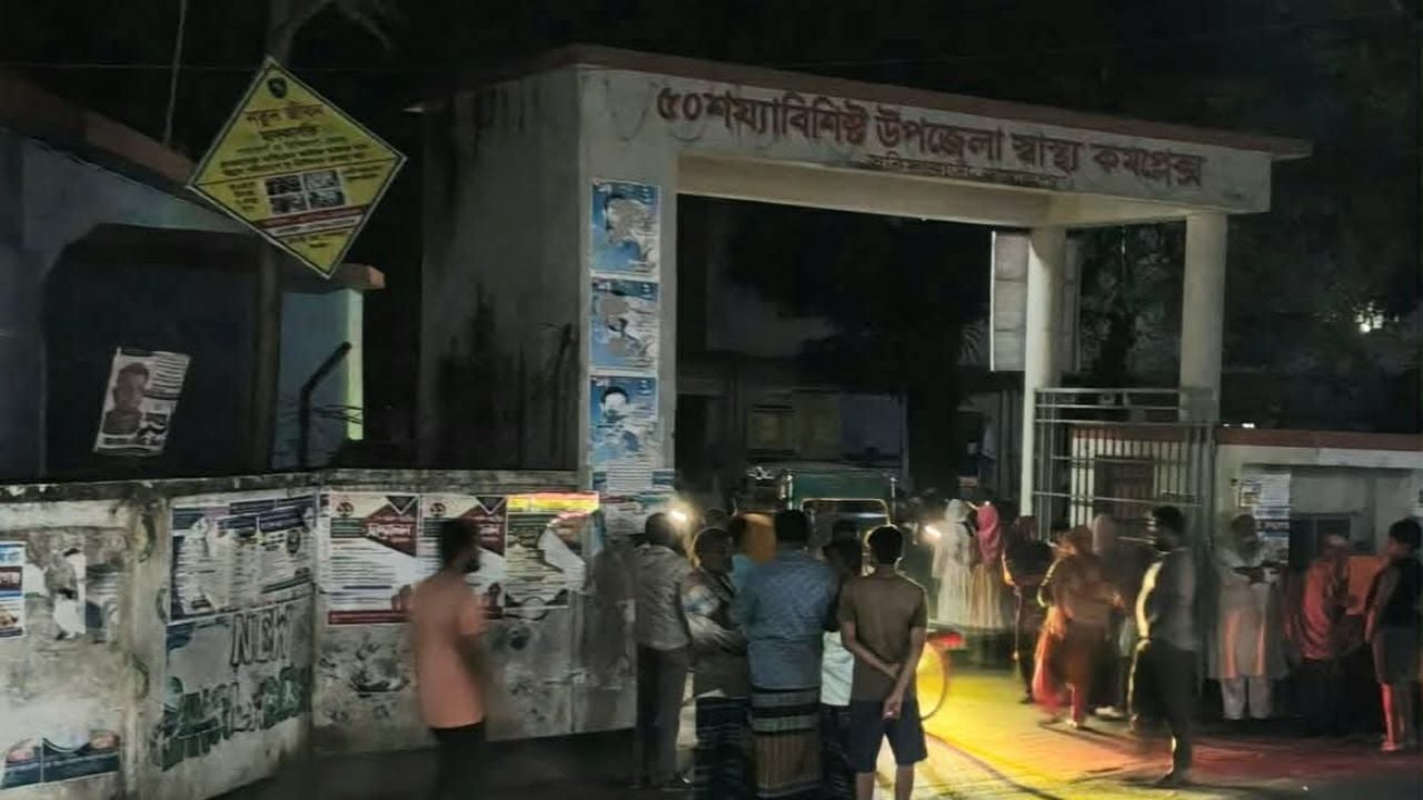 চলন্ত মোটরসাইকেল থেকে পড়ে গৃহবধূর মৃত্যু