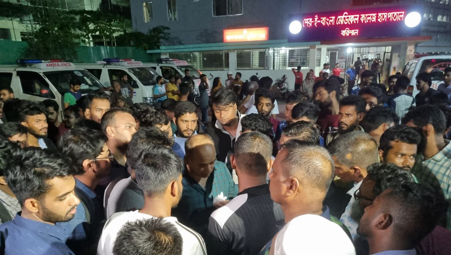 বরিশাল শেবাচিমে হাতে পায়ে ধরে মিলল লাশের মুক্তি!