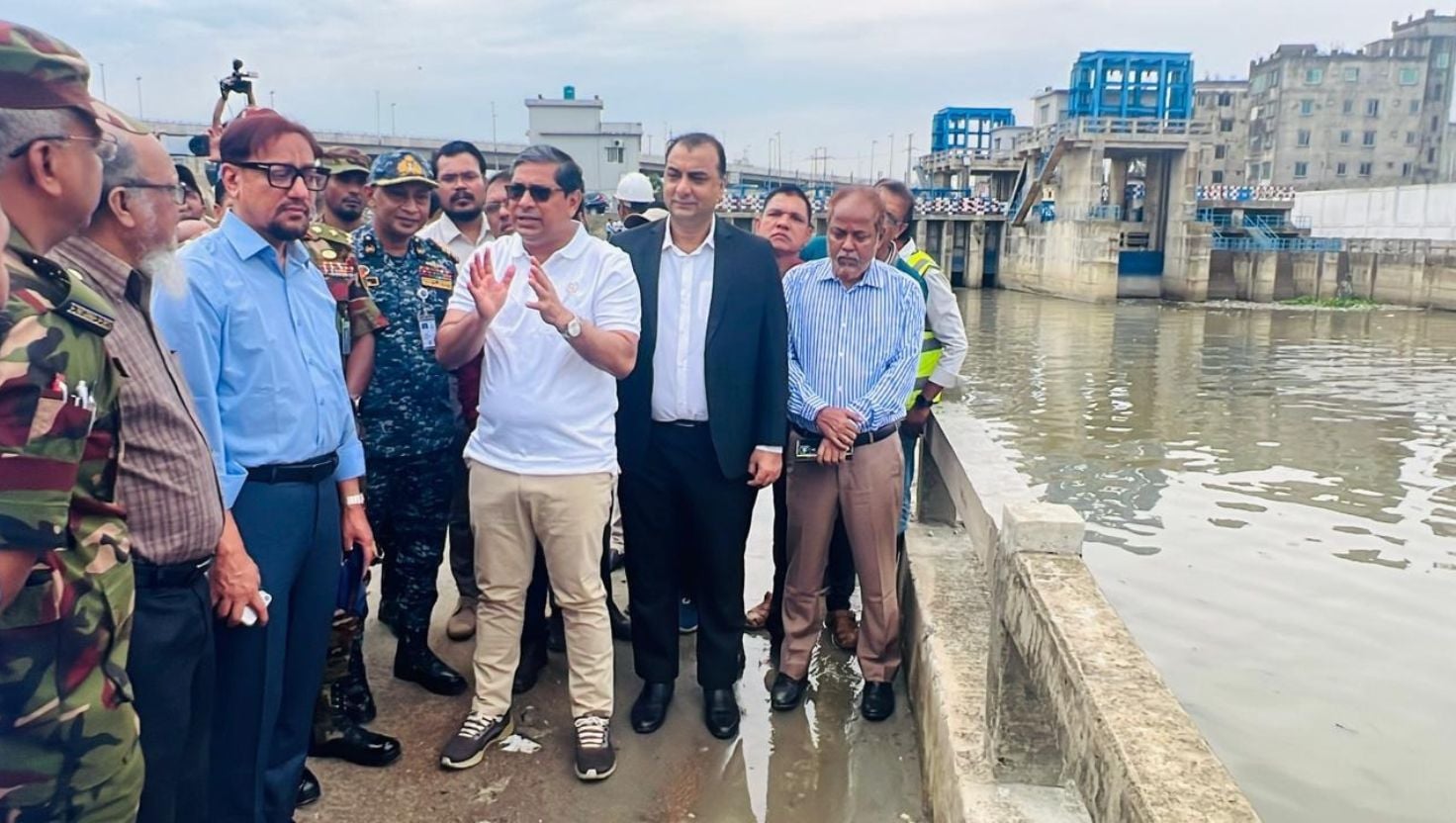 জলাবদ্ধতা নয়, হঠাৎ বৃষ্টিতে জলজট হয়েছিল : চট্টগ্রামে প্রতিমন্ত্রী