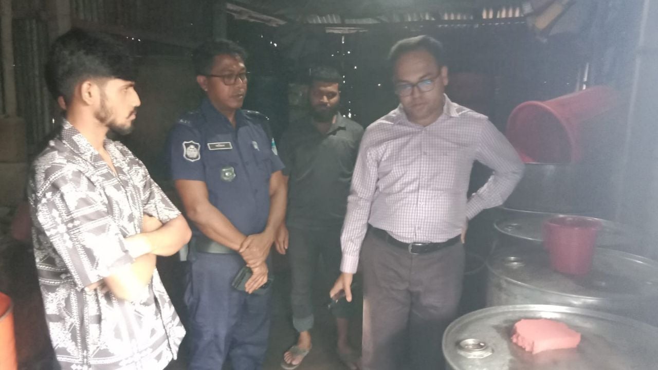 কুমিল্লায় ১৭০০ লিটার তেল জব্দ, আটক ১