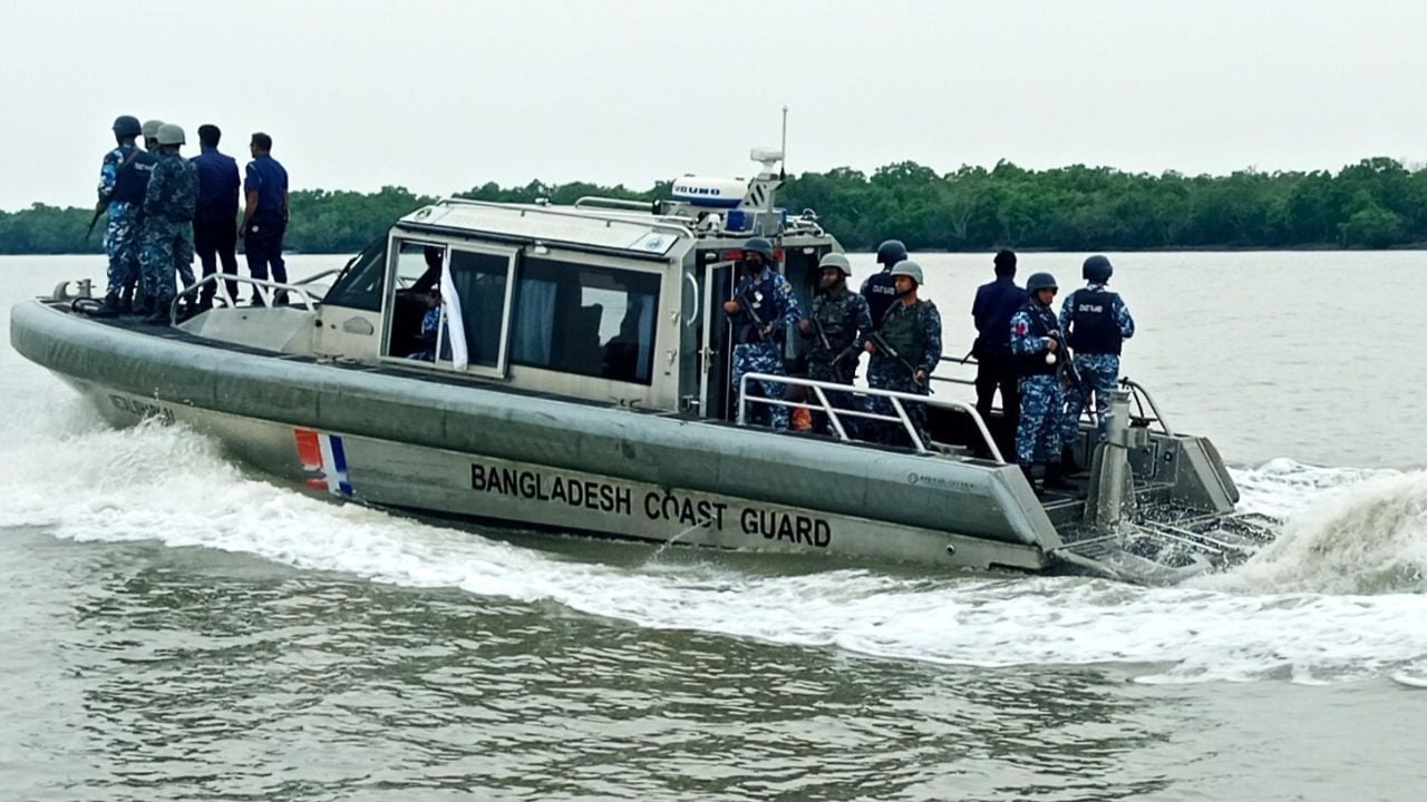 সুন্দরবনে ১০ জেলে অপহরণ, উদ্ধার তৎপরতায় কোস্টগার্ড