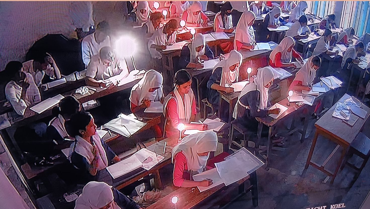 নবীনগরে মোমবাতির আলোয় পরীক্ষা দিচ্ছেন সাড়ে ৪ হাজার শিক্ষার্থী