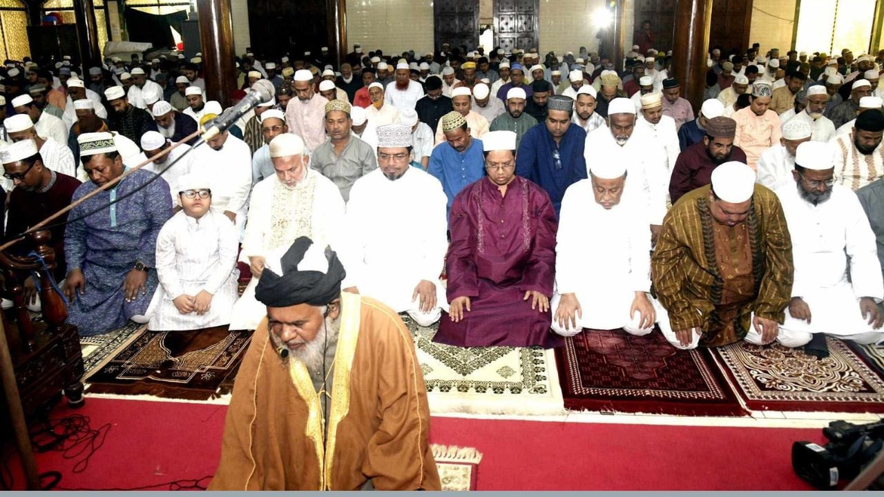 খুলনায় যথাযোগ্য মর্যাদায় ঈদুল আজহা উদযাপিত