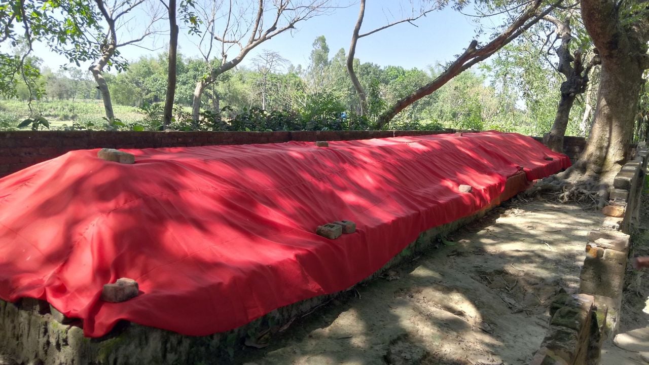 রাণীশংকৈলে ৭০ হাত লম্বা কবর ঘিরে রহস্য