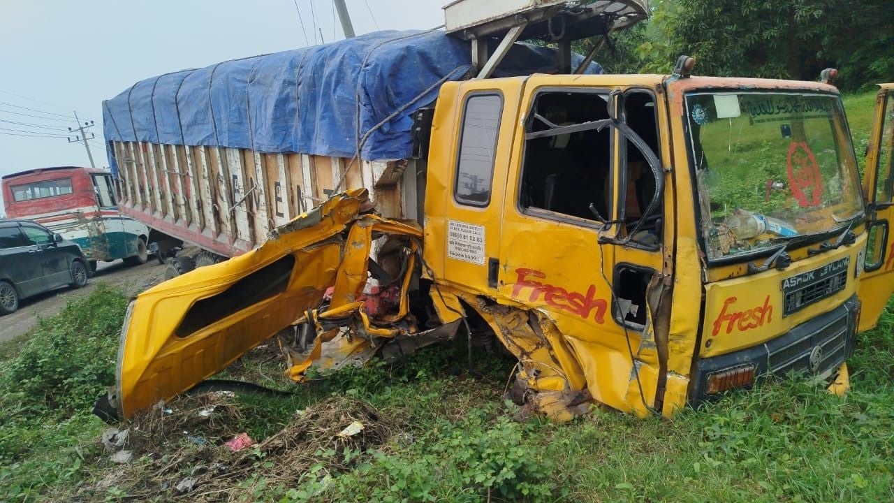 শায়েস্তাগঞ্জে পিকআপ-ট্রাকের সংঘর্ষে চালক নিহত