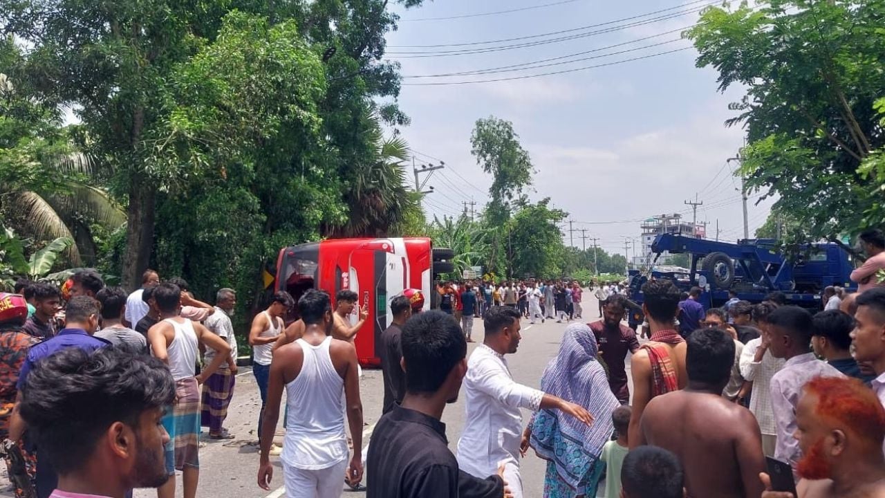 গোপালগঞ্জে বাস-মোটরসাইকেল মুখোমুখি সংঘর্ষে  নিহত ৫, আহত ২৫