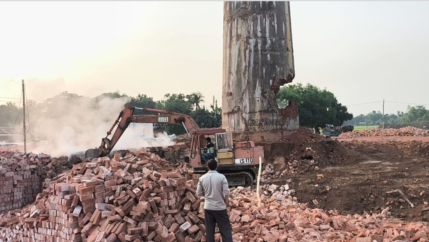 জামালপুরে অবৈধ ইটভাটাকে ৫ লাখ টাকা জরিমানা, নারীসহ আটক ২
