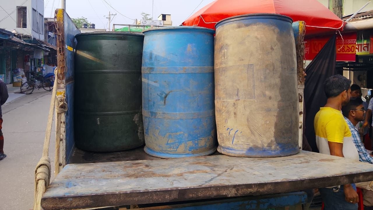 বরিশালে পিকআপ ভর্তি ডিজেল, পেট্রোল ও অকটেন জব্দ