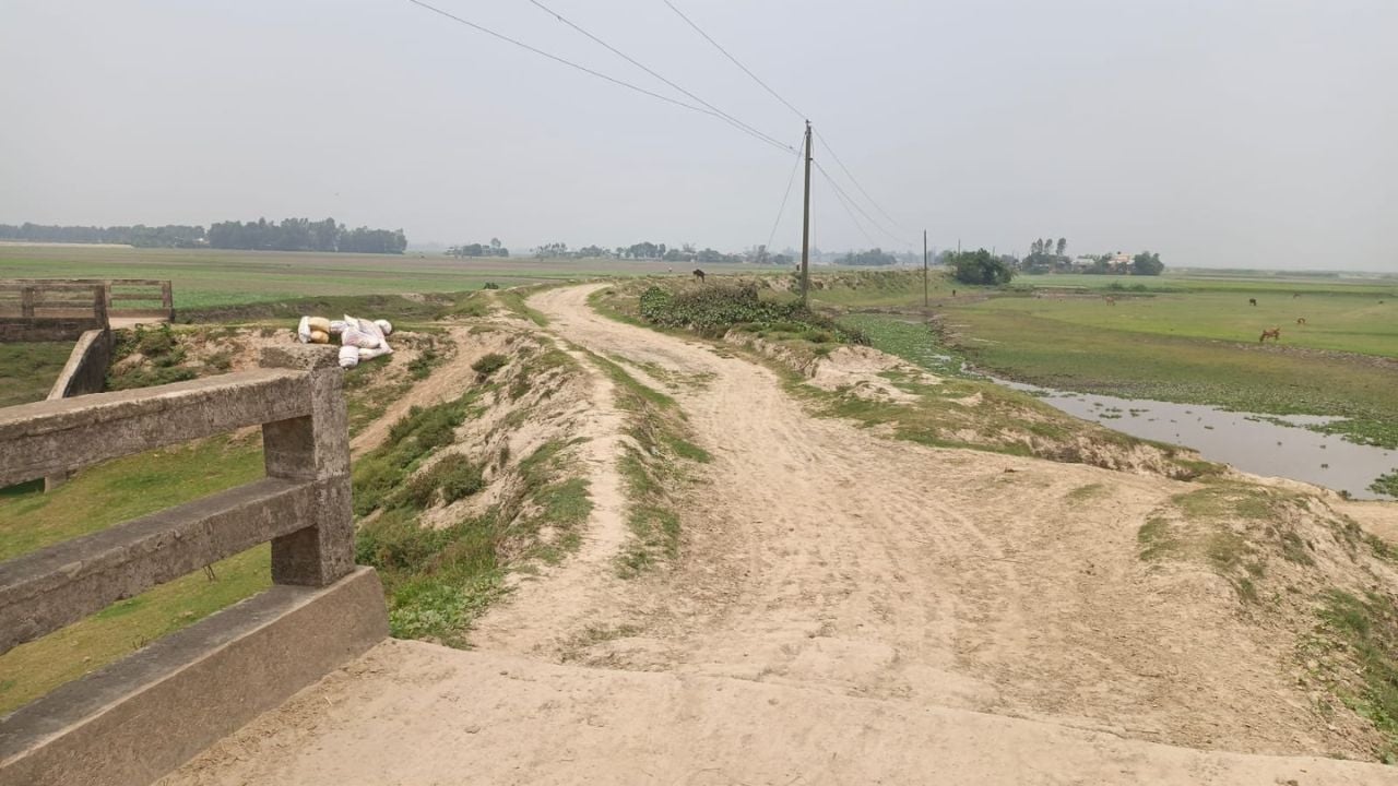 নাসিরনগরে কাজ অসমাপ্ত রেখে বিল তুলে ঠিকাদার উধাও