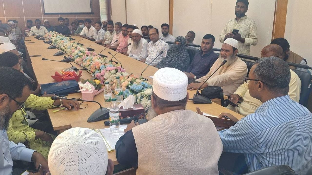 তানোরে সার পরিস্থিতি নিয়ে ডিলারদের সঙ্গে এমপির মতবিনিময়