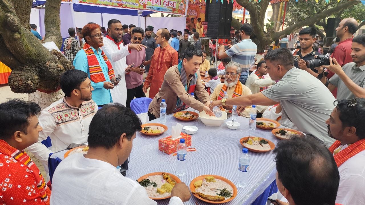 গোদাগাড়ীতে নববর্ষে চীনা নাগরিকদের স্বতঃস্ফূর্ত অংশগ্রহণ