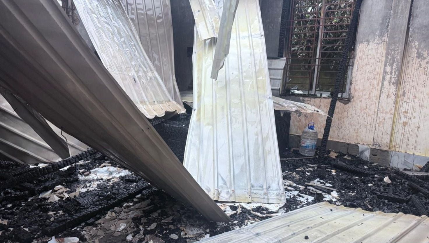 চৌদ্দগ্রামে মাদক ব্যবসায়ীদের দ্বন্দ্বে বাড়িতে হামলা, অগ্নিসংযোগ