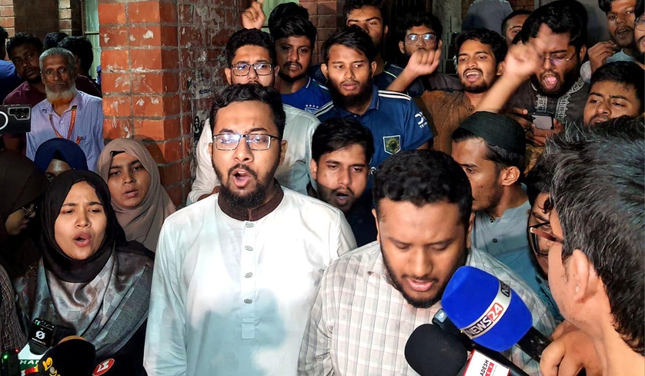বিএনপিপন্থি শিক্ষকদের ষড়যন্ত্রের প্রতিবাদে জাবিতে শিবিরের বিক্ষোভ