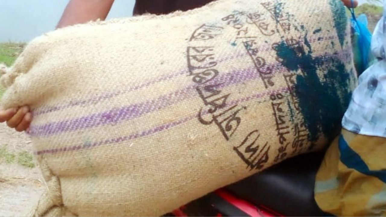 মহিপুরে জেলেদের ৩৬ টন চাল আত্মসাতের অভিযোগ