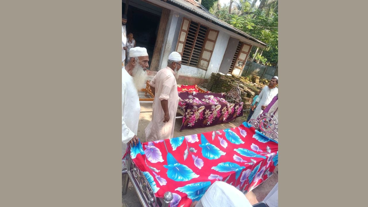 গোপালগঞ্জের সড়ক দুর্ঘটনায় একই পরিবারের ৩ জনকে দাফন