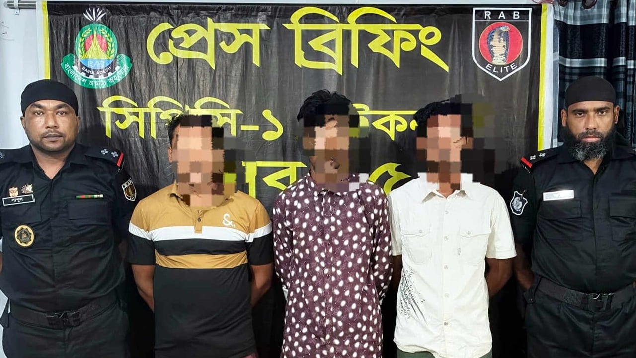 আস্তানা থেকে তিন যুবকের নাটকীয় পলায়ন, র‌্যাবের হাতে ধরা ৩ অপহরণকারী