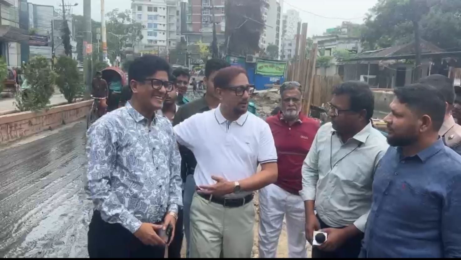 গলাপানিতে ডুবেছিল চট্টগ্রাম, রাতভর ৩০ বাঁধ সরিয়ে এলো স্বস্তি