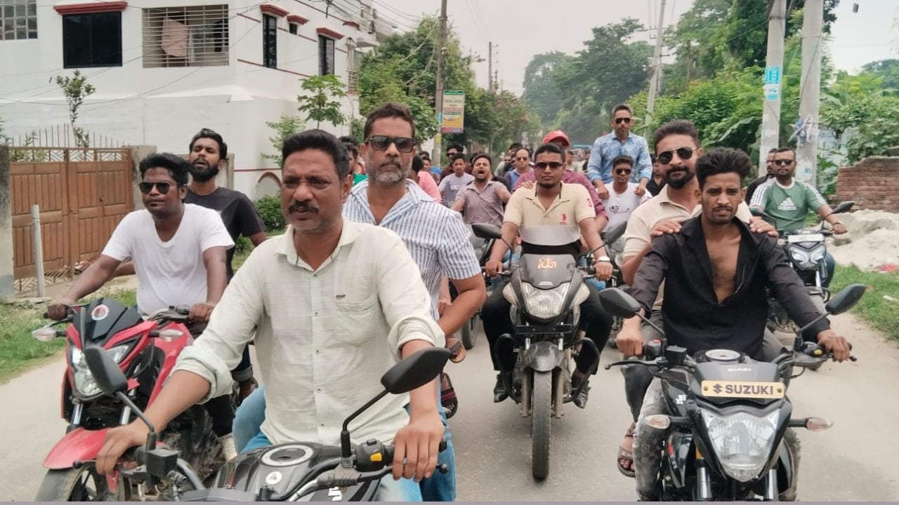 দিনাজপুরে অবস্থান কর্মসূচি ও মোটরসাইকেল শোভাযাত্রা