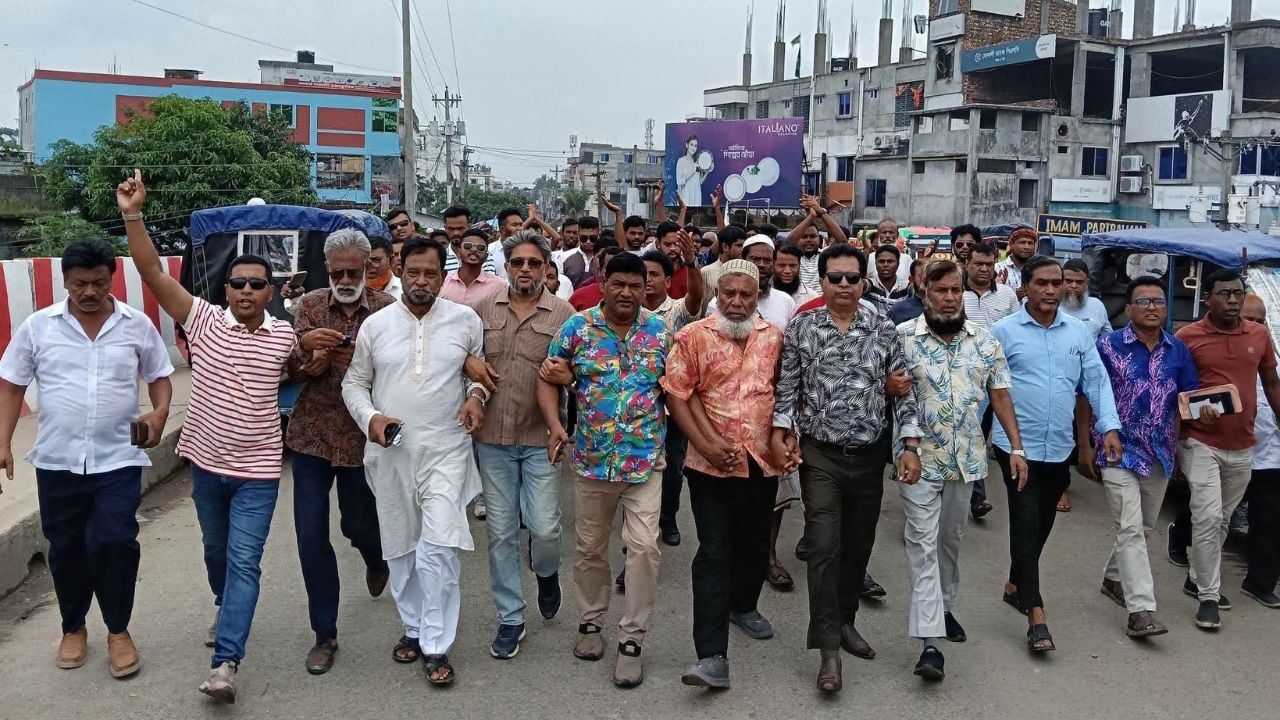 মির্জাগঞ্জে আ.লীগের অপতৎপরতার বিরুদ্ধে বিএনপির বিক্ষোভ মিছিল