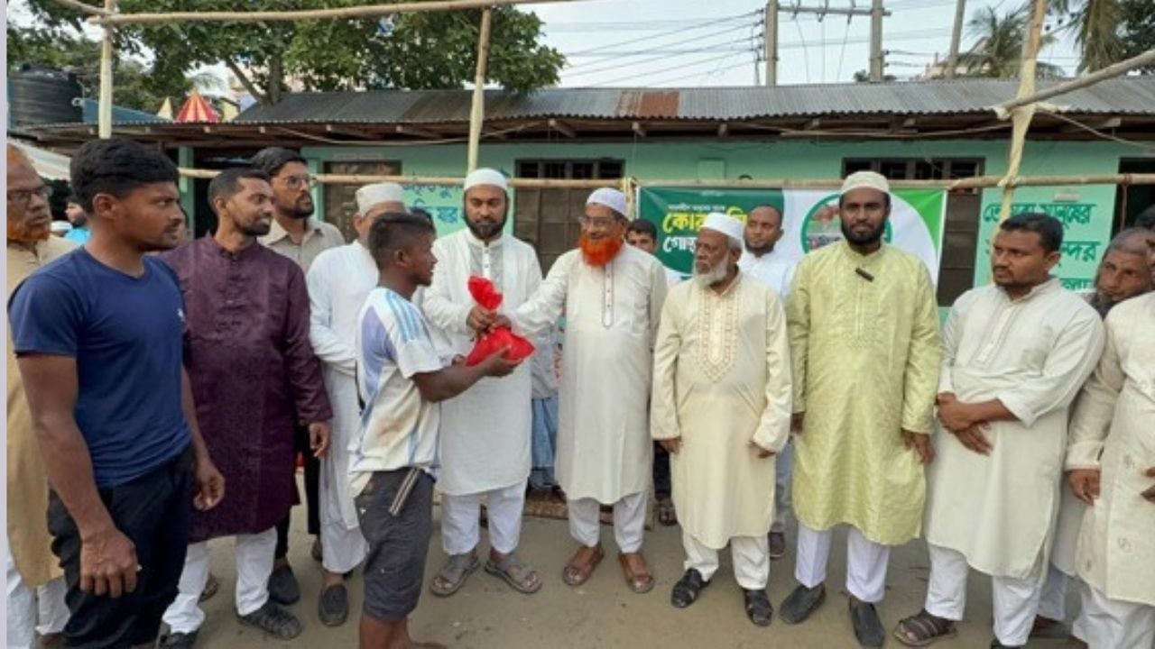 চাঁদপুরে ৫ হাজার পরিবারে কোরবানির মাংস পৌঁছে দিল জামায়াত