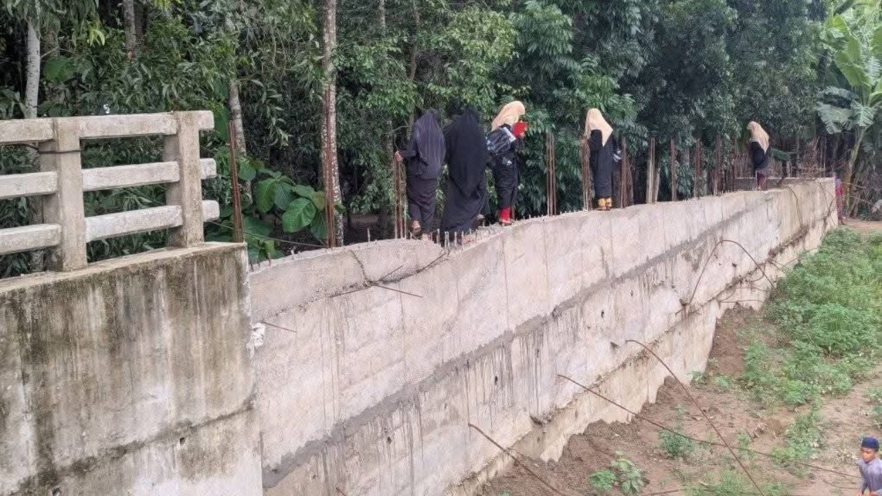 ১৩ কোটি টাকার সেতুতে সংযোগ সড়ক নেই ৫ বছর ধরে
