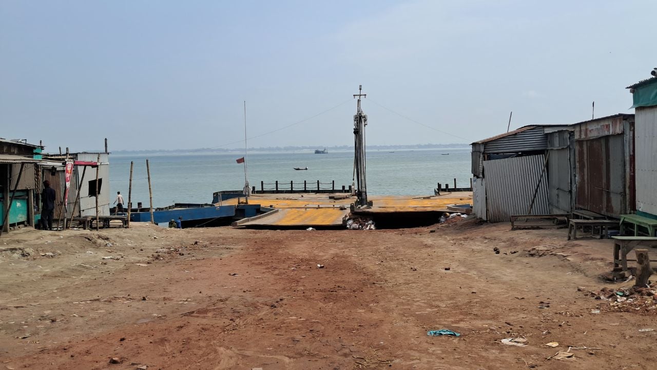 পাটুরিয়া-দৌলতদিয়া নৌরুটে অব্যবস্থাপনা প্রকট