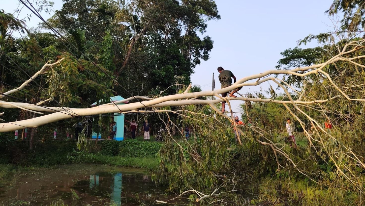 ওসমানীনগরে বজ্রপাতে ১৫ ট্রান্সফরমার নষ্ট, কালবৈশাখীতে ব্যাপক ক্ষতি