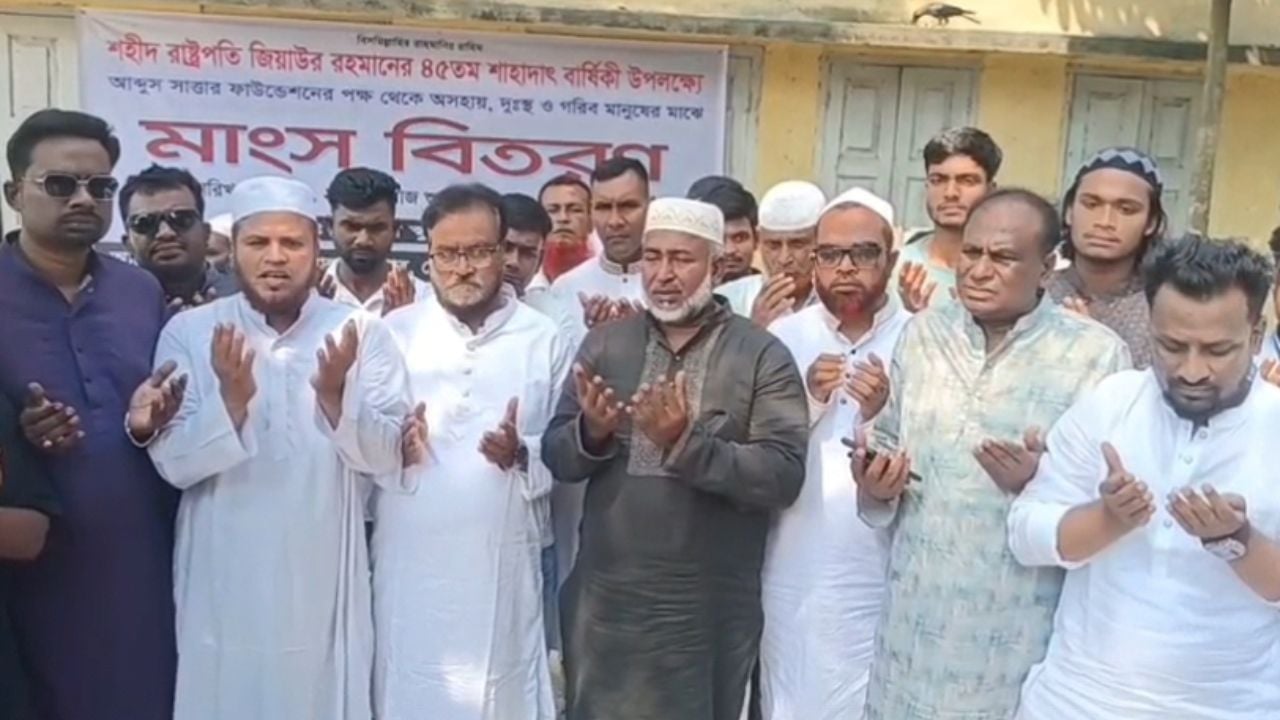 শহীদ জিয়ার শাহাদত বার্ষিকীতে আ.লীগ নেতার মাংস বিতরণ
