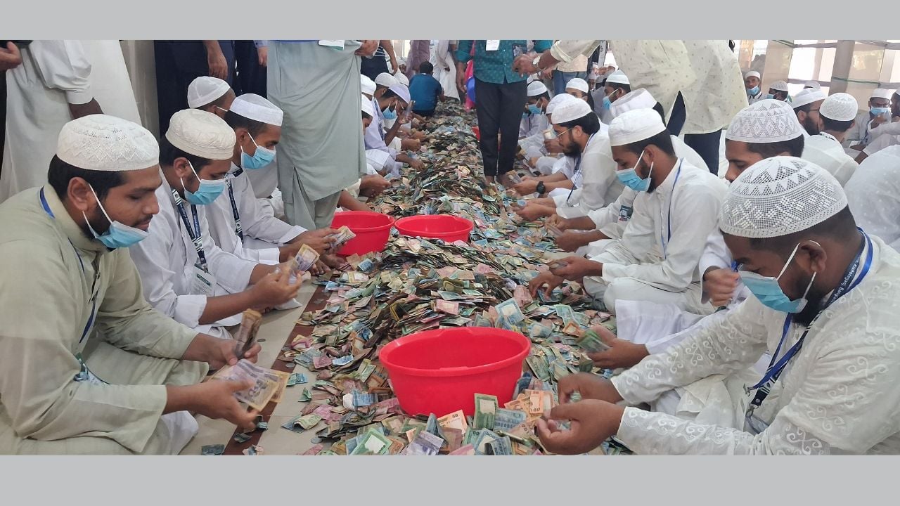 পাগলা মসজিদের দানবাক্সে পাওয়া গেল ৪৩ বস্তা টাকা