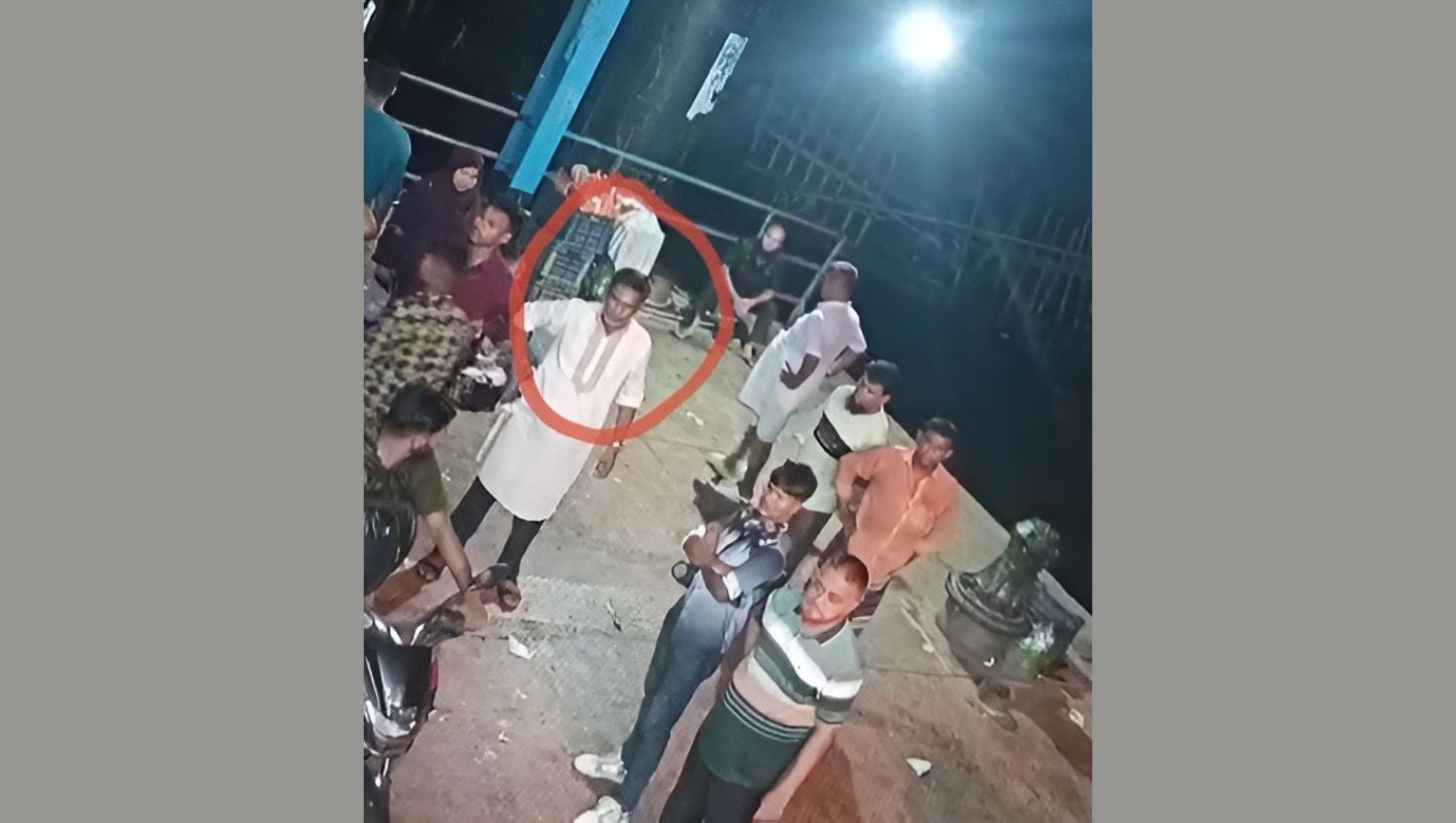 চাঁদপুরে চাঁদার দাবিতে আমার দেশ প্রতিনিধির ওপর হামলা