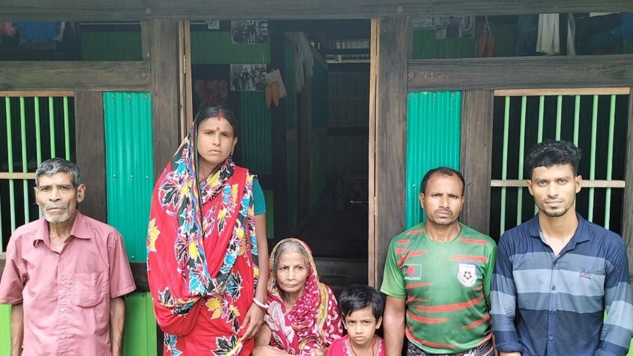 ২১ বছর পর ছেলের সন্ধান পেলেন মা, মালয়েশিয়ায় কারাগারে বন্দি রতন