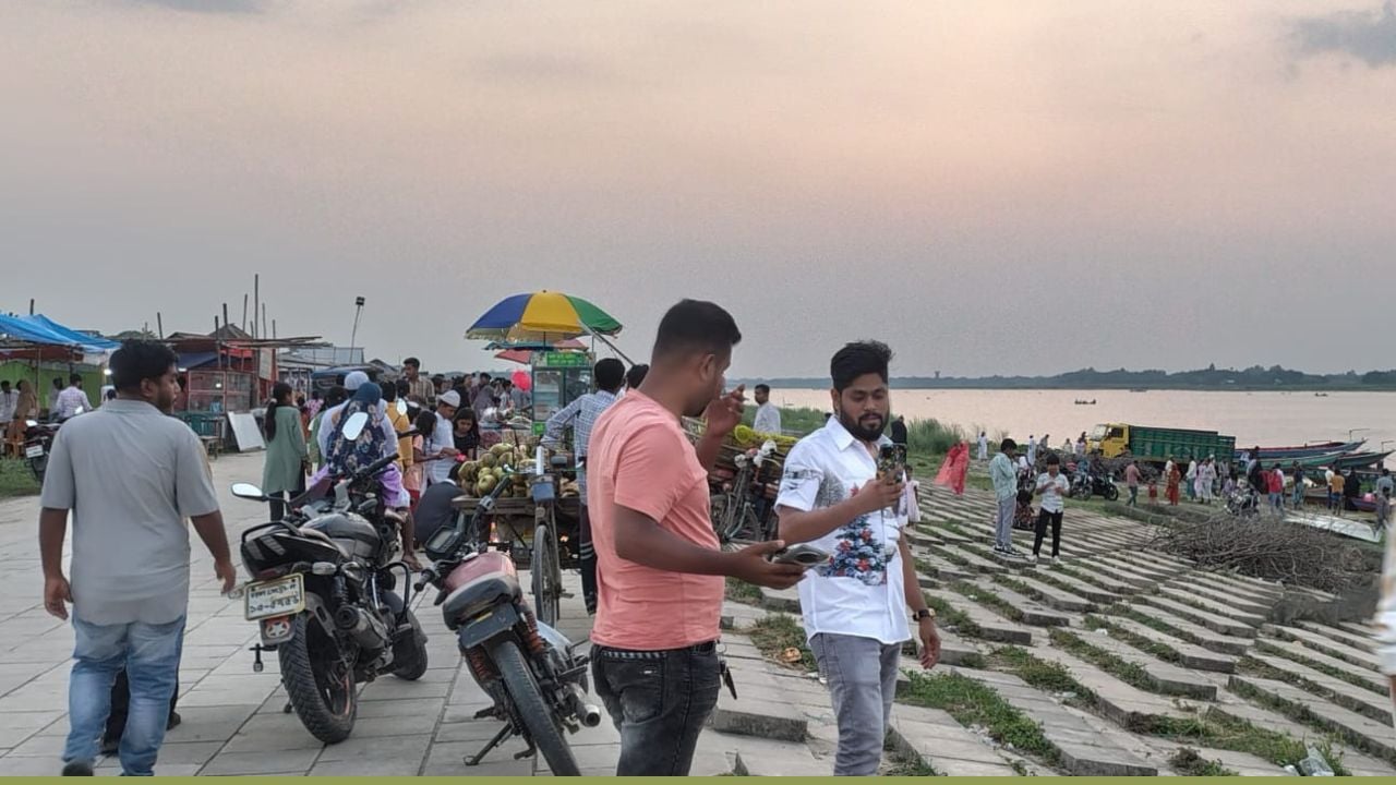 শিবচরের পদ্মাপাড়ে ঈদের ছুটিতে দর্শনার্থীদের ঢল