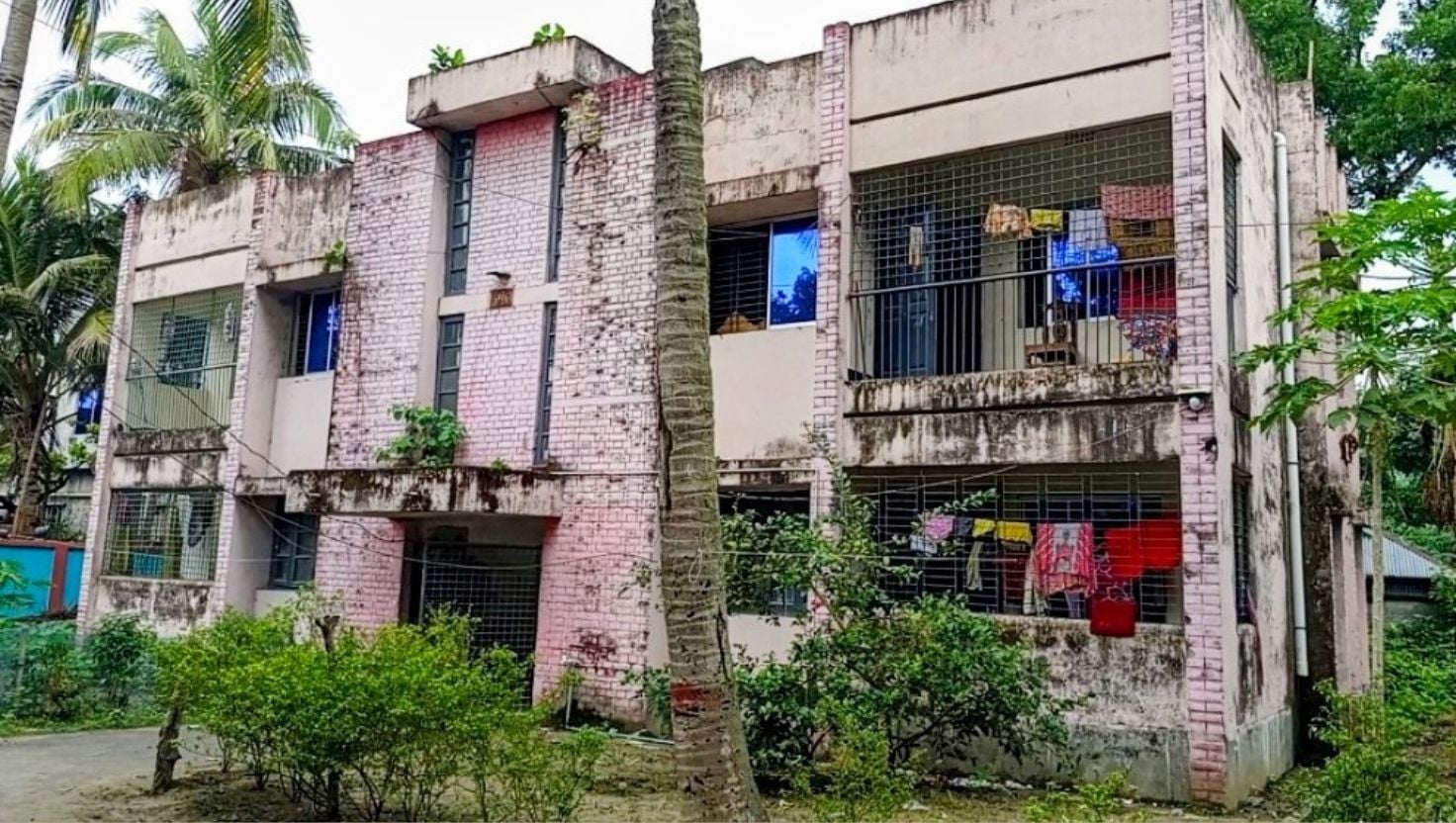 গুরুদাসপুরে সরকারি কোয়ার্টারে দুঃসাহসিক ডাকাতি