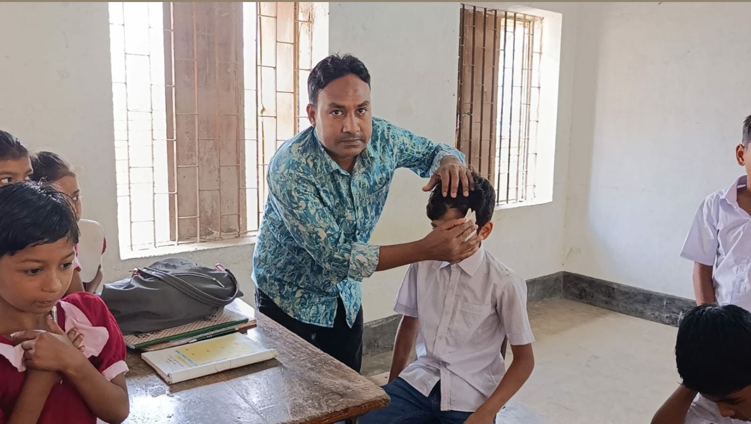 স্কুলের ক্লাস চলাকালে সিলিং ফ্যান পড়ে ৫ শিক্ষার্থী আহত
