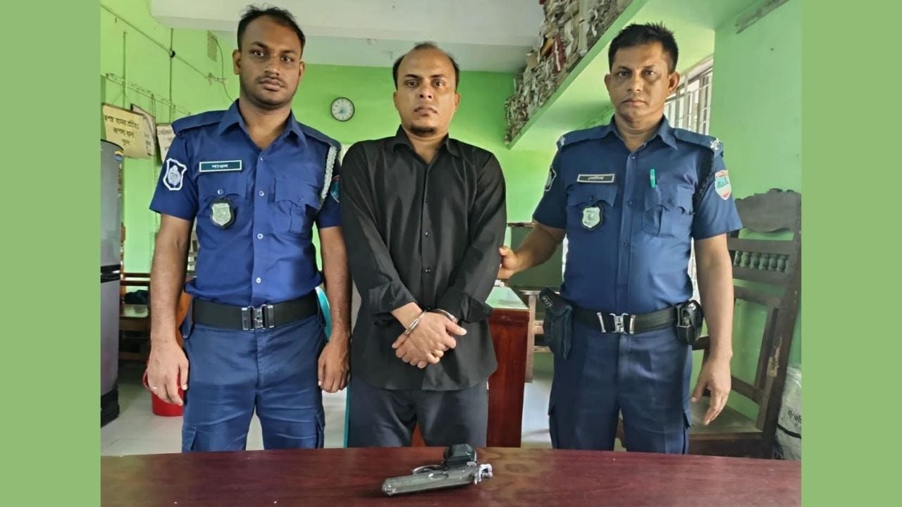রূপসায় বিদেশি পিস্তলসহ যুবক আটক
