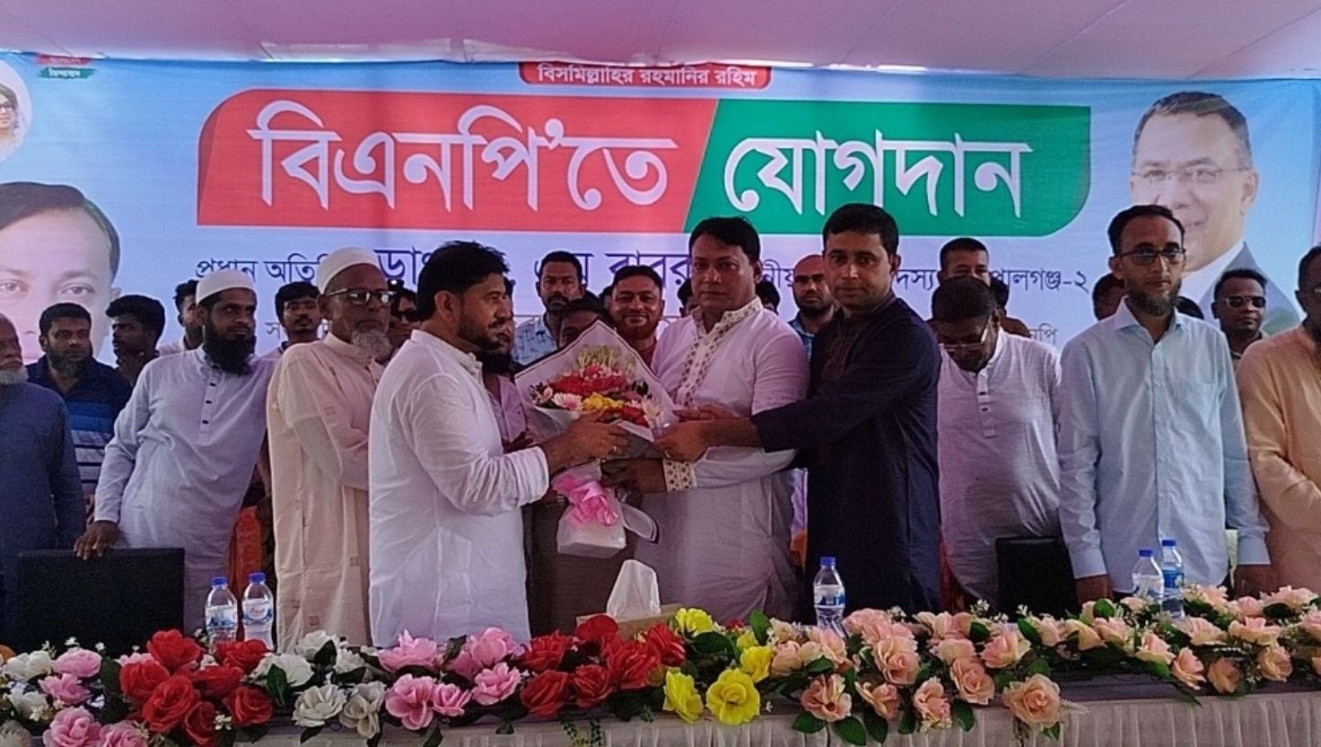 আওয়ামী লীগের ১২০০ নেতাকর্মীর বিএনপিতে যোগদান