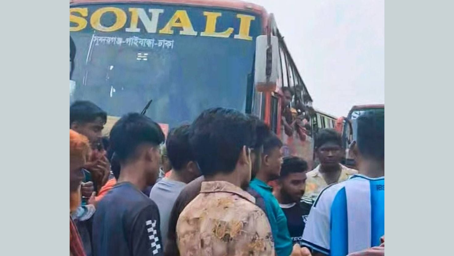 টাঙ্গাইল মহাসড়কে বাসচাপায় বাইকচালক নিহত