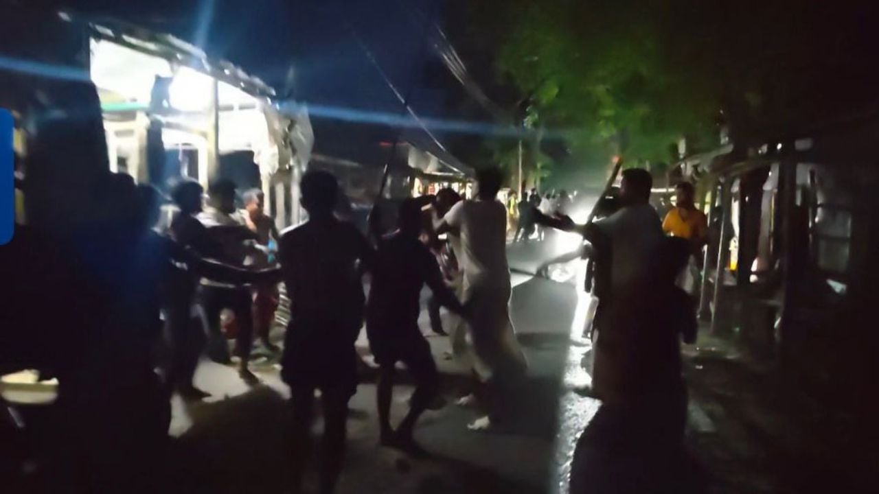 কোটালীপাড়ায় দফায় দফায় সংঘর্ষ, বাড়িঘর ভাঙচুর, আহত ২০