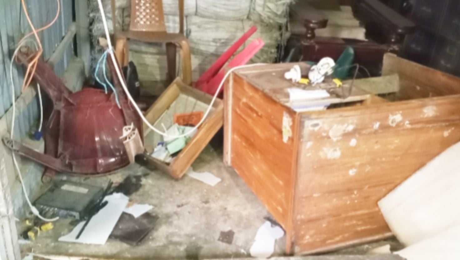 মধুপুরে চাঁদা না দেওয়ায় মারধর, দোকান ভাঙচুর