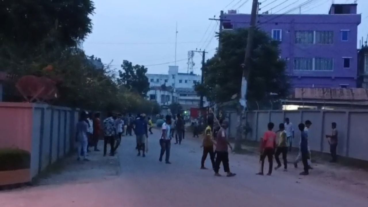 ব্রাহ্মণবাড়িয়ায় সংঘর্ষে নিহতের জেরে ফের সংঘর্ষ, ওসিসহ আহত ২৫