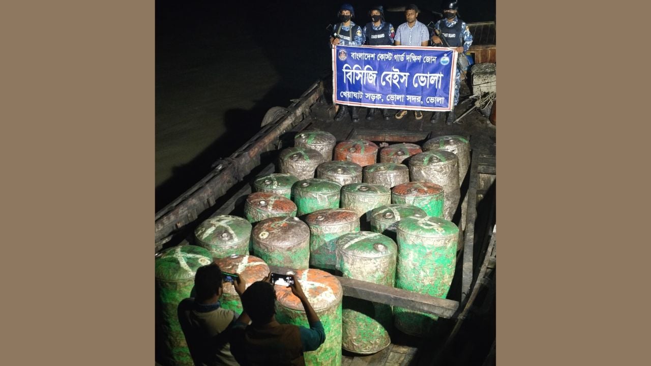 দৌলতখানে ৪০০০ লিটার অবৈধ পেট্রোল জব্দ